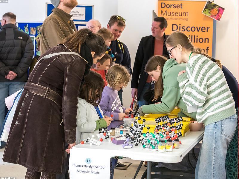 علم در برابر خرافات